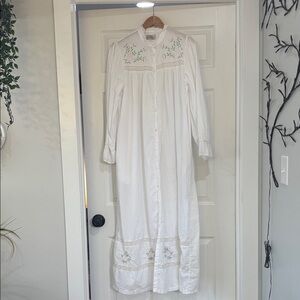 Vintage Chance Encounters White Floral Embroidered Nightgown